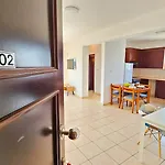Apartment Sunlit Cozy Larnaca