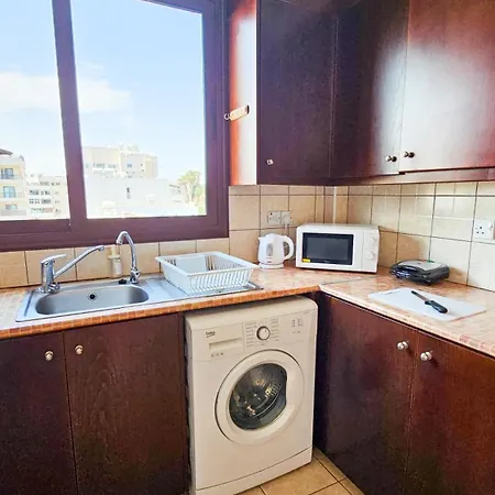 Apartment Sunlit Cozy Larnaca