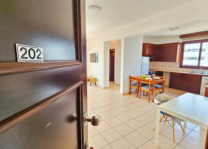 Apartment Sunlit Cozy Larnaka