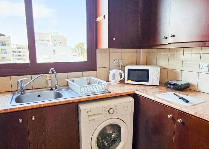 Apartment Sunlit Cozy Larnaka