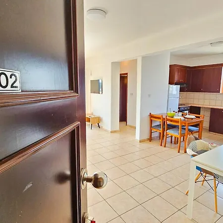 Apartment Sunlit Cozy Larnaca